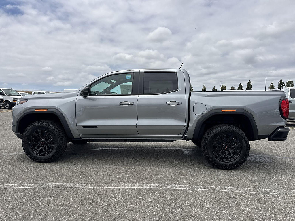 New 2026 GMC Canyon Elevation w/ LPO, Black Badging Package RWD image 5