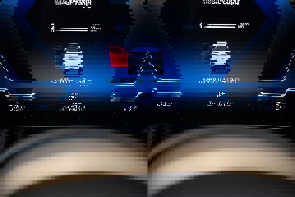 Used 2023 BMW iX xDrive50 w/ Ultimate Package 2 image 6