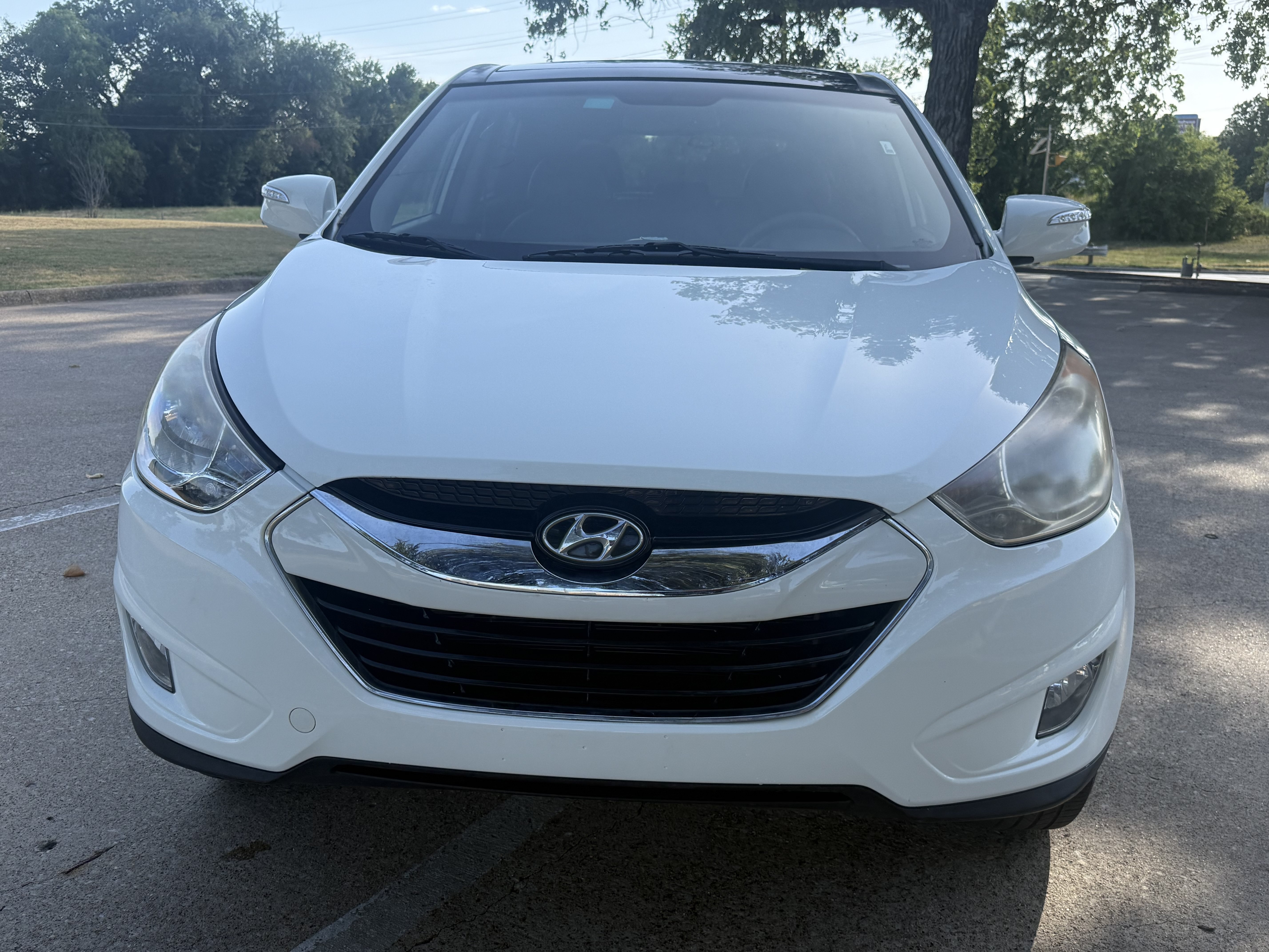 Used 2012 Hyundai Tucson Limited w/ Premium Pkg FWD image 2