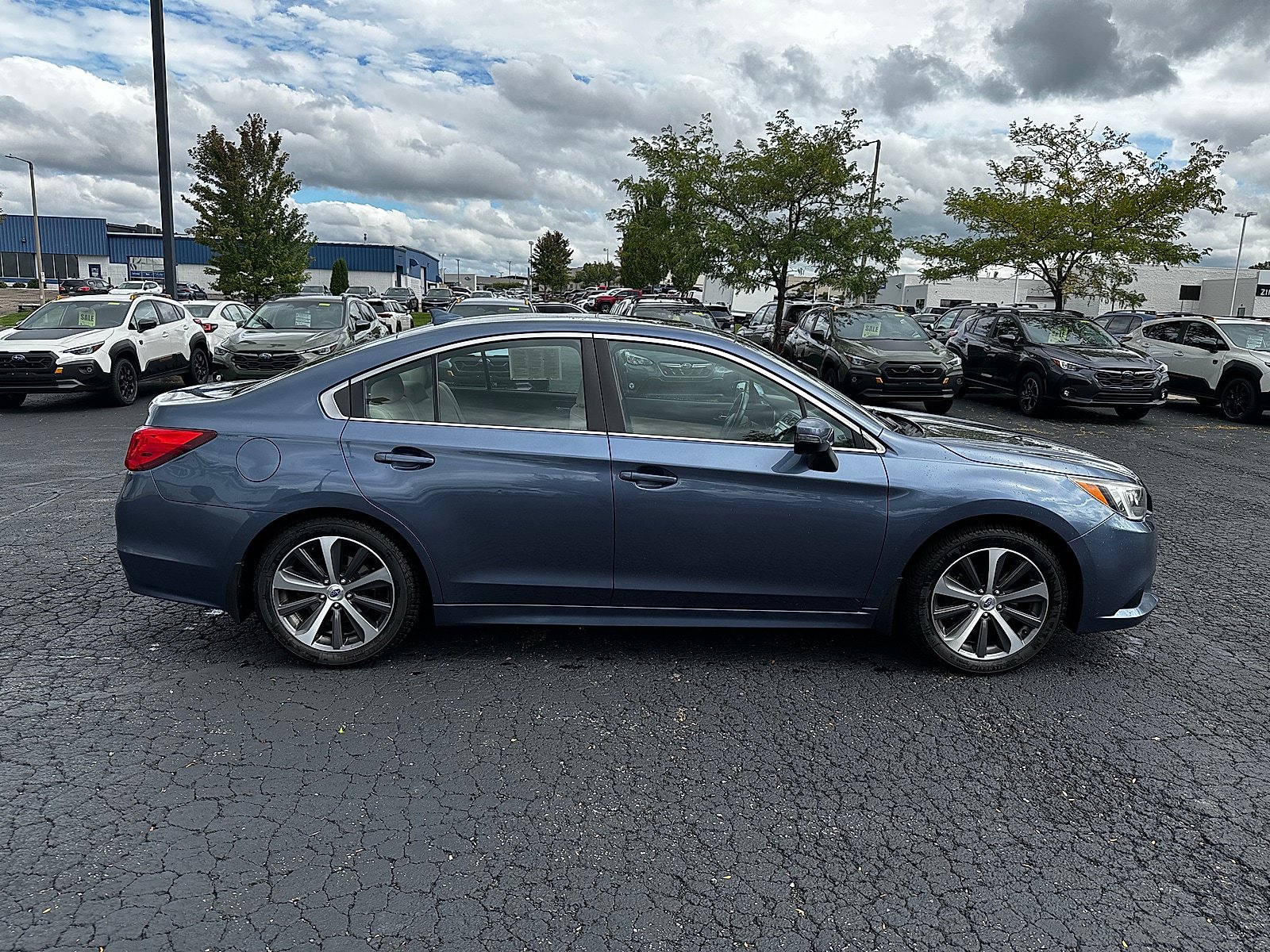 Used 2016 Subaru Legacy 3.6R Limited AWD/4WD image 2
