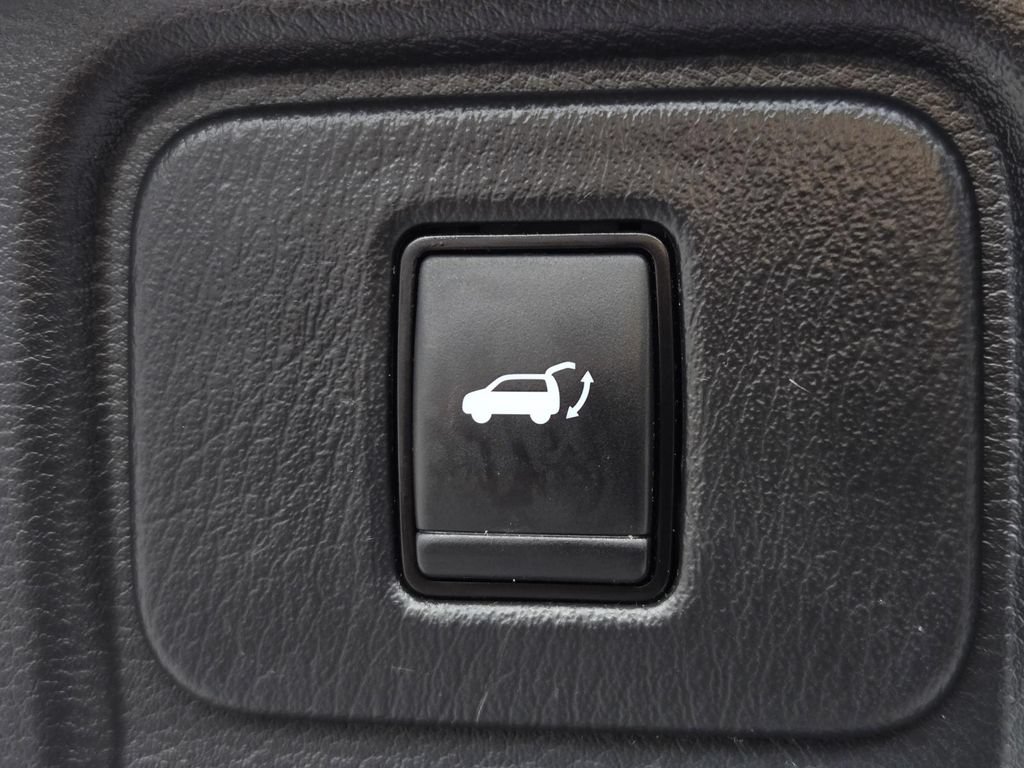 Used 2017 Nissan Murano Platinum w/ Platinum Technology Package FWD image 11