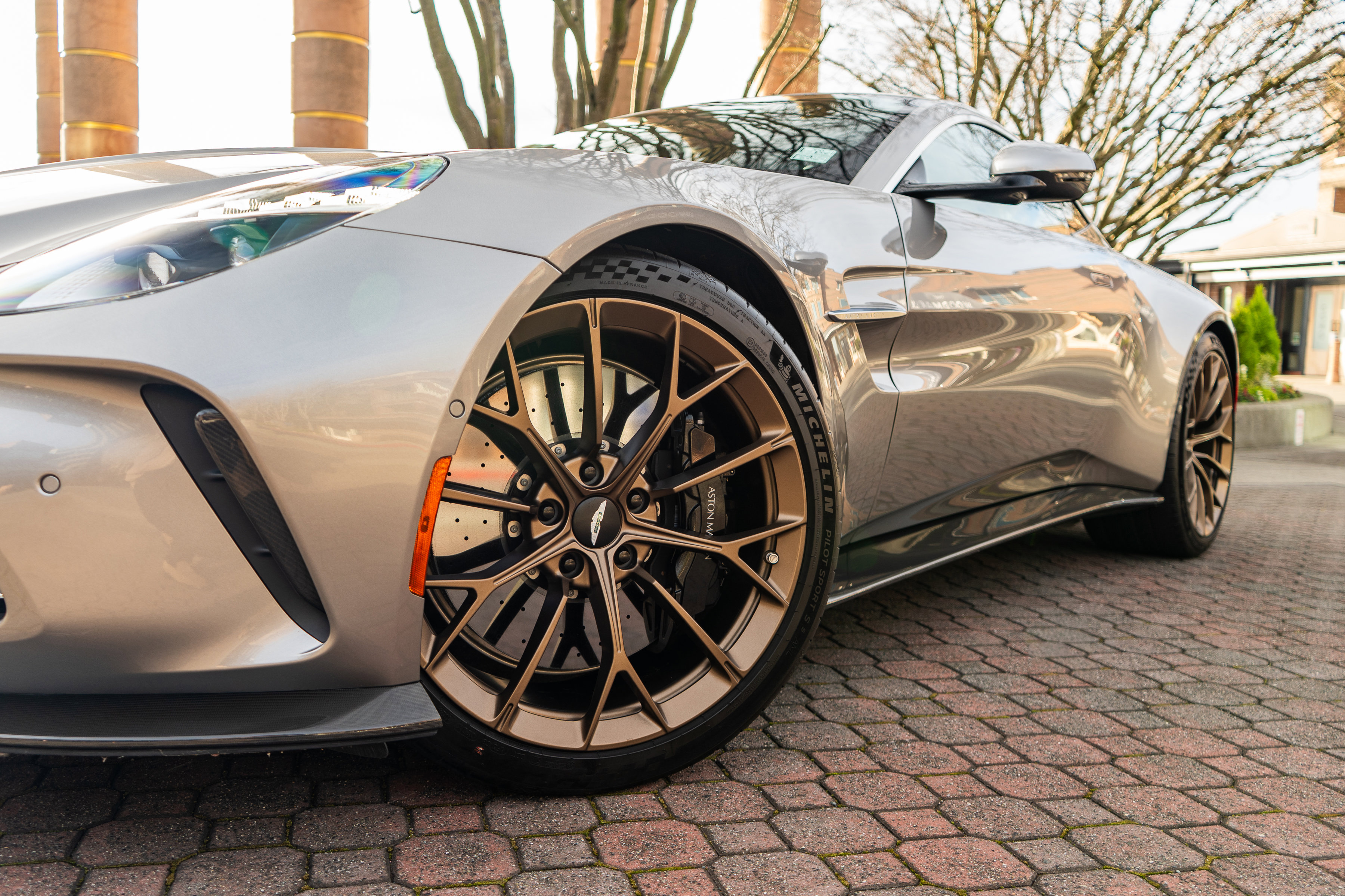 Used 2025 Aston Martin V8 Vantage Coupe image 32