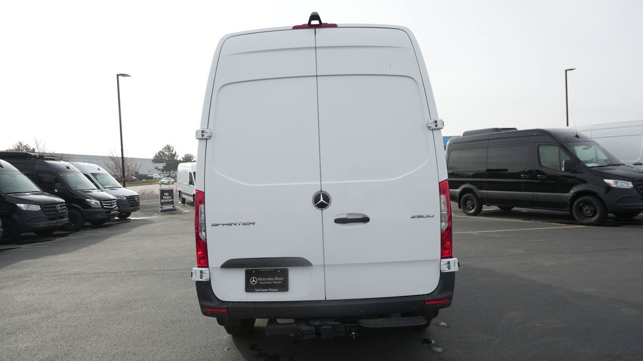 Used 2024 Mercedes-Benz Sprinter 2500 image 6