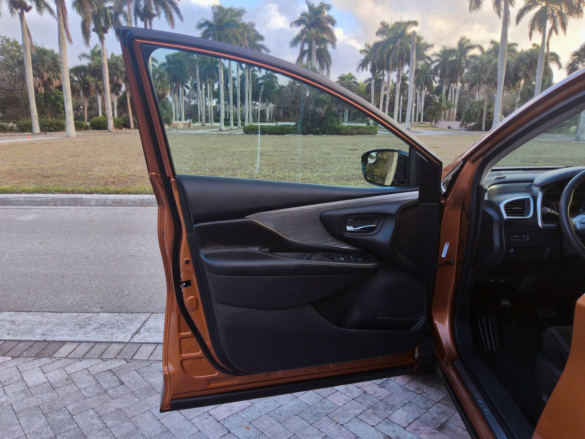 Used 2015 Nissan Murano SV image 9