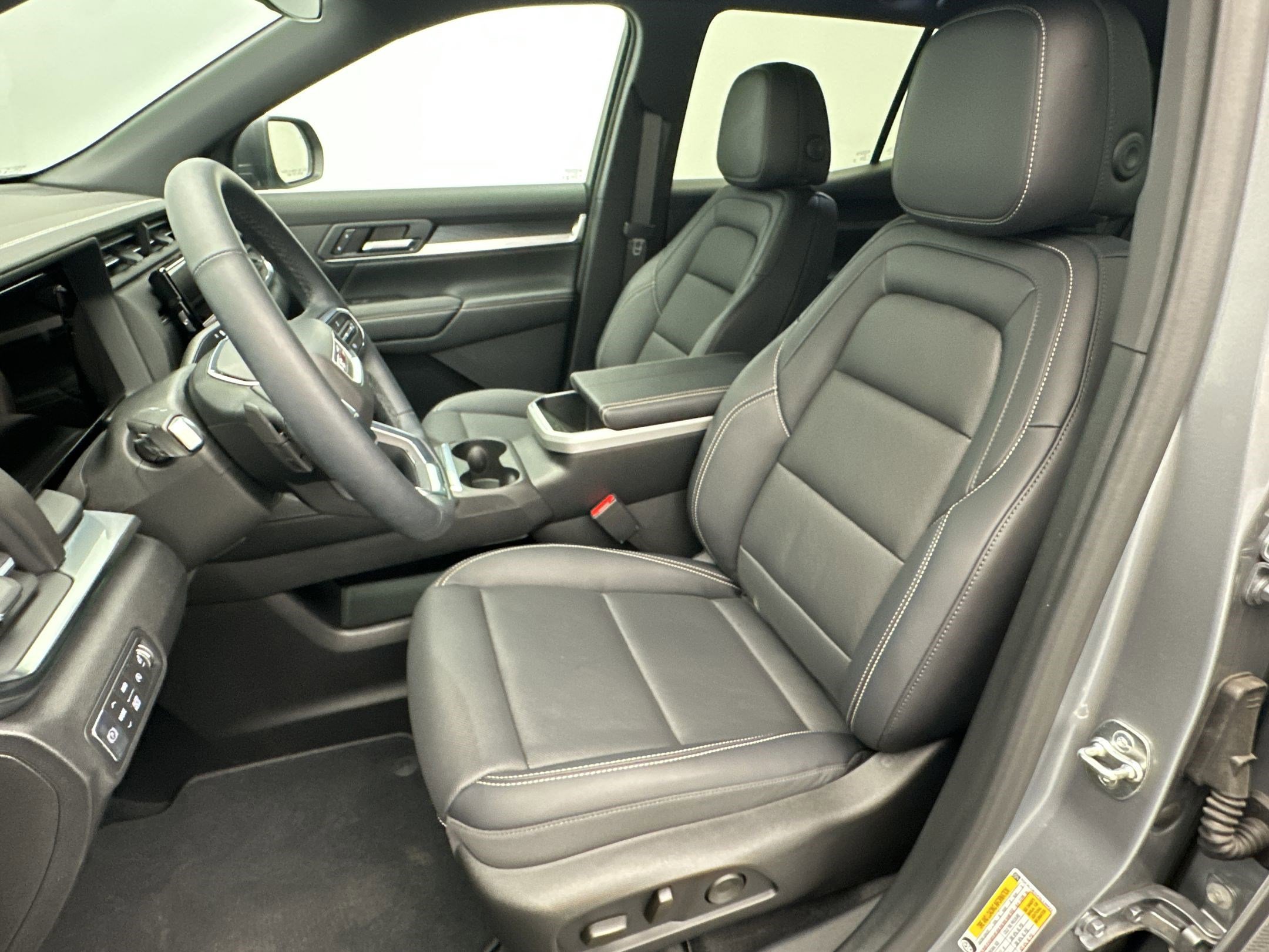 Certified 2025 GMC Terrain Elevation w/ Elevation Premium Package AWD/4WD image 5