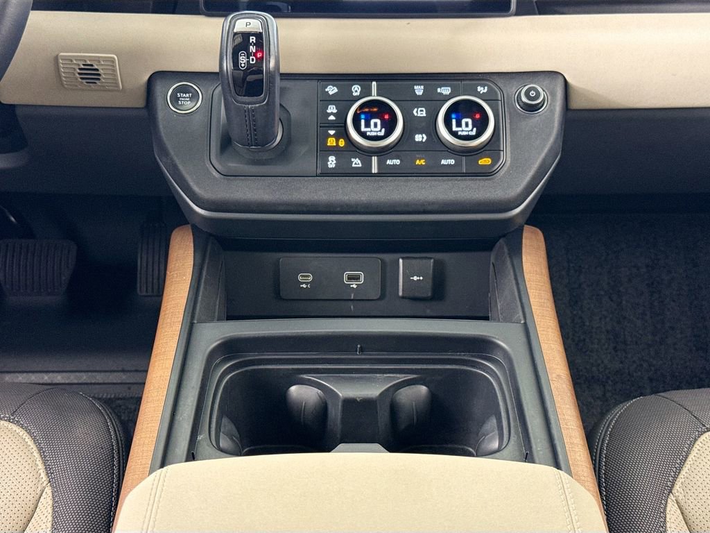 Used 2023 Land Rover Defender 110 X-Dynamic SE image 12