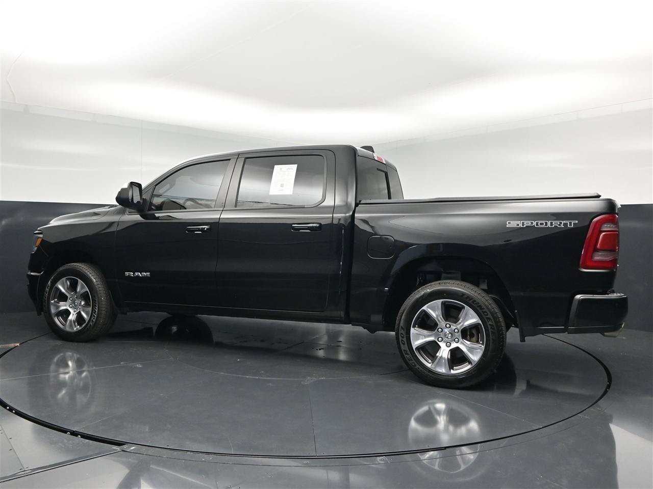 Used 2023 RAM 1500 Laramie AWD/4WD image 8