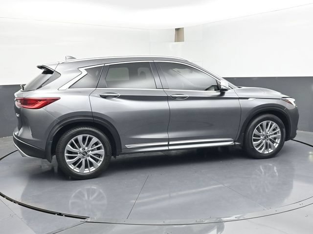 Used 2023 INFINITI QX50 Luxe w/ Accent Package FWD image 3