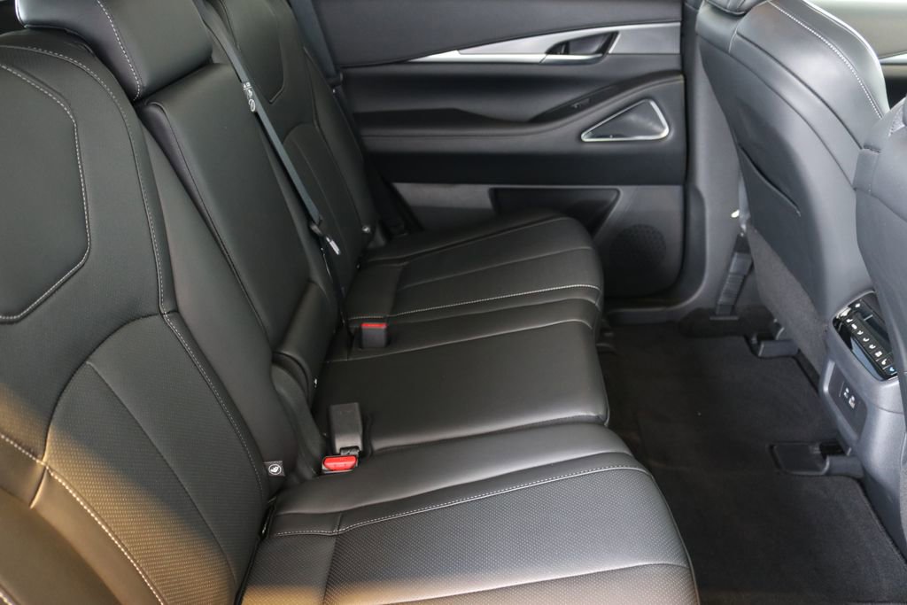 Certified 2025 INFINITI QX60 Luxe image 36