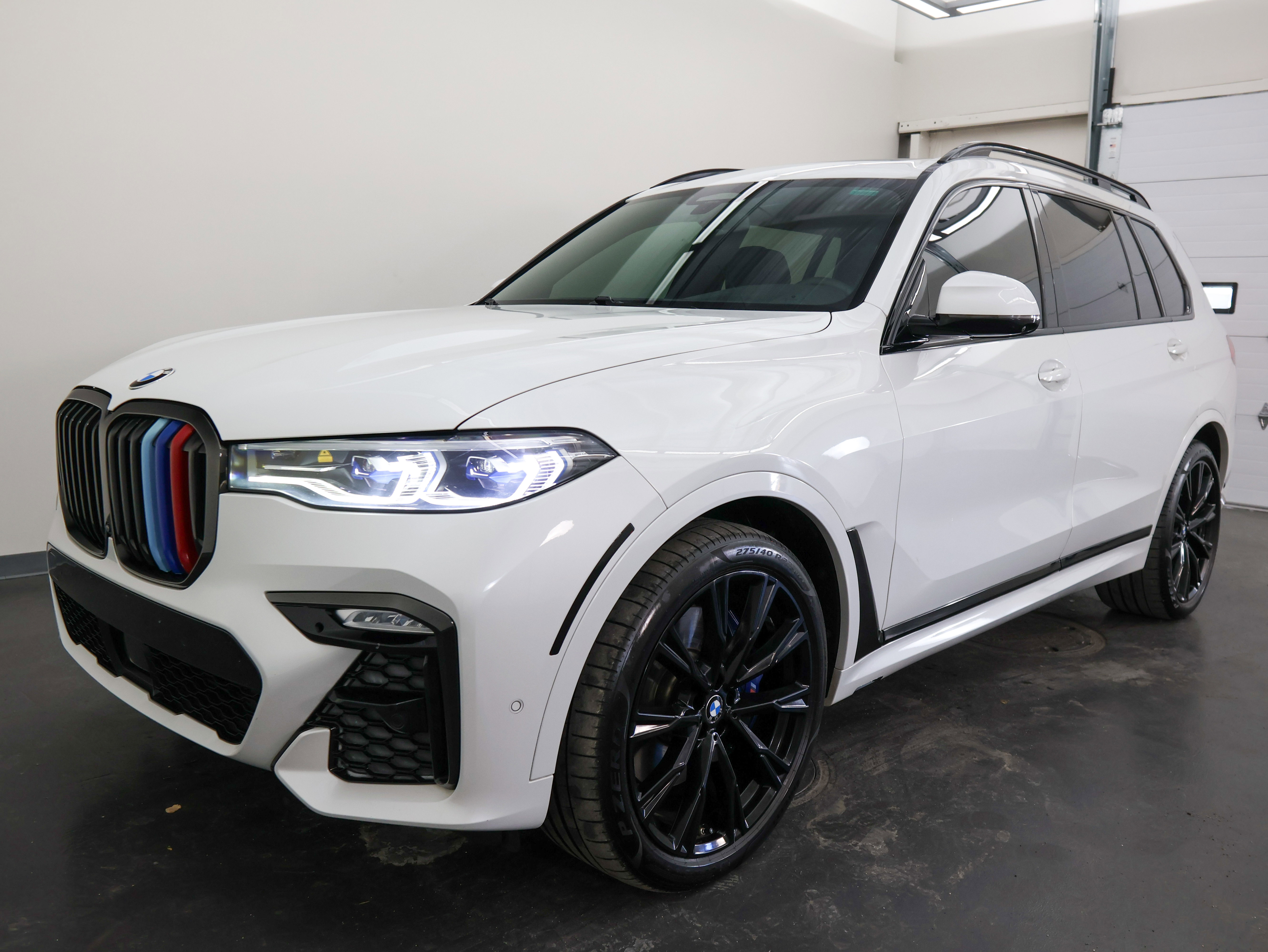 Used 2021 BMW X7 M50i image 7
