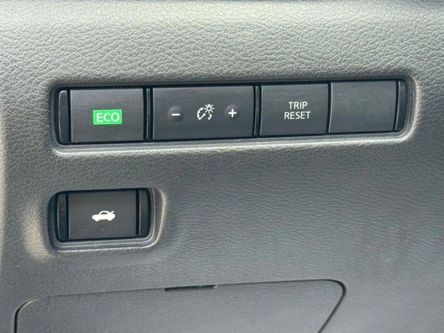 Used 2020 Nissan Sentra SR w/ Premium Package FWD image 15