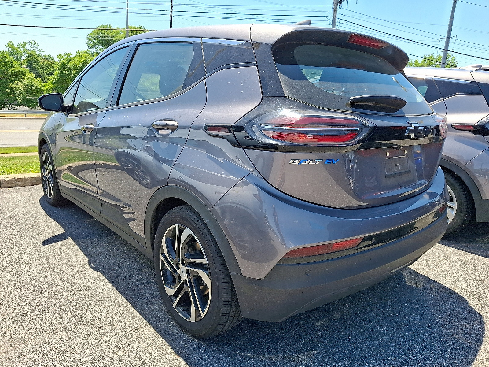 Used 2023 Chevrolet Bolt LT w/ Infotainment Package FWD image 4