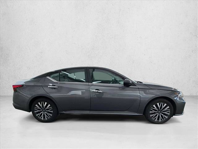 Used 2025 Nissan Altima 2.5 SV FWD image 4