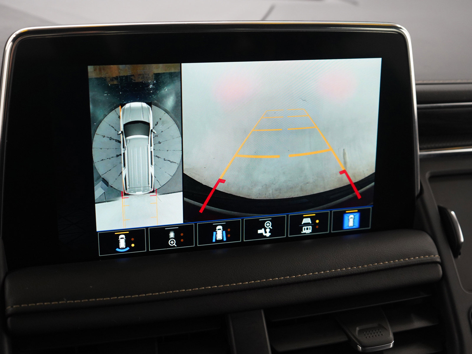 Used 2022 GMC Yukon XL SLT w/ SLT Luxury Package image 31