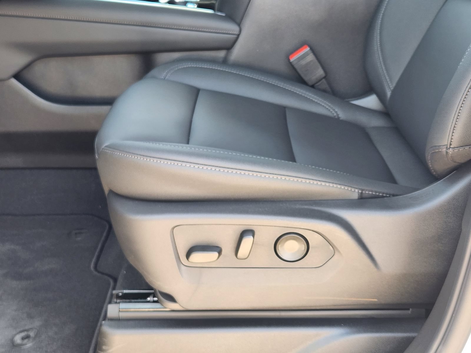 New 2026 Chevrolet Suburban LT w/ Comfort Package RWD image 21