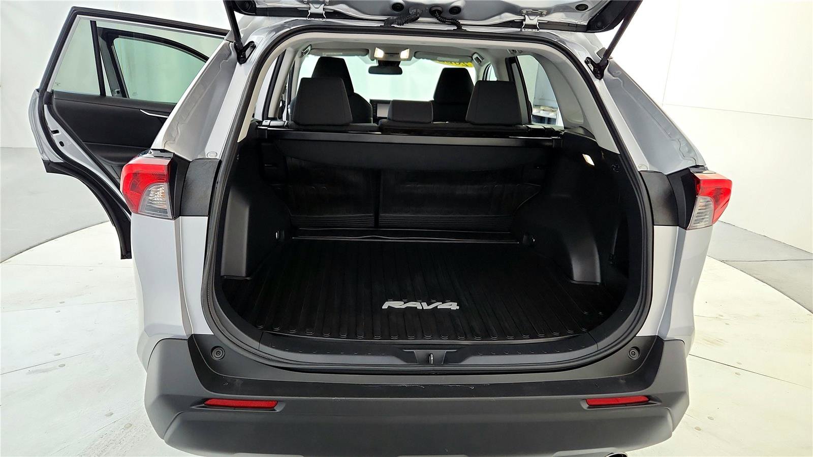 Certified 2022 Toyota RAV4 LE image 20