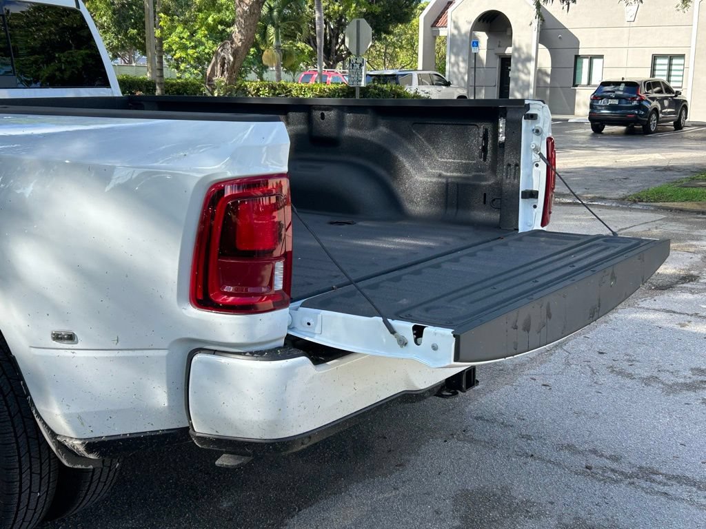New 2026 RAM 3500 Laramie AWD/4WD image 32