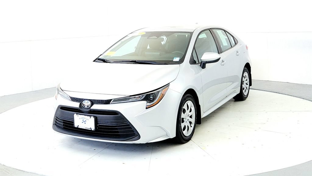 Used 2023 Toyota Corolla LE FWD image 2