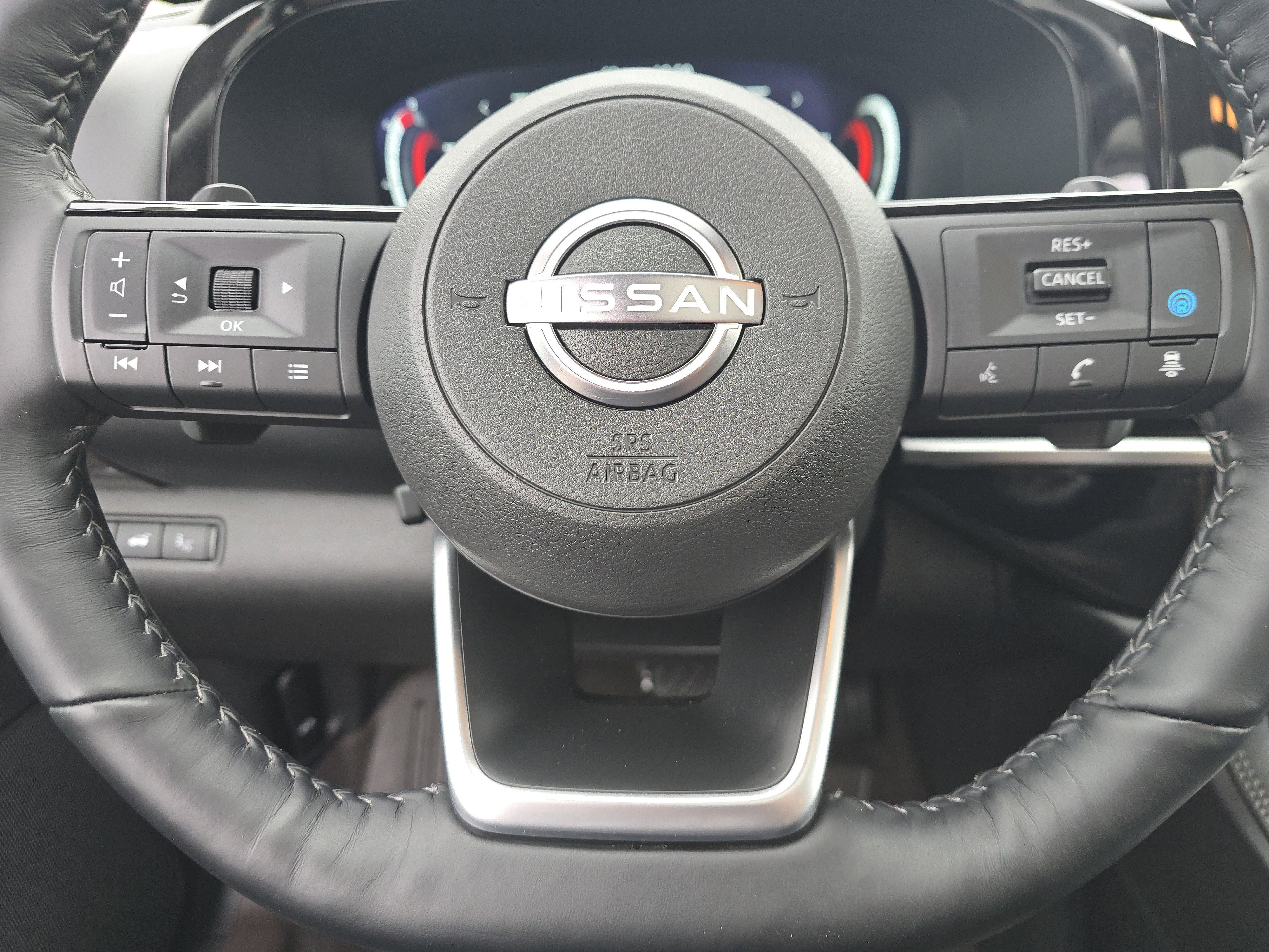 Used 2024 Nissan Pathfinder Platinum image 22