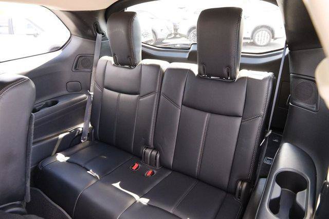Used 2017 Nissan Pathfinder SL w/ SL Premium Package AWD/4WD image 12