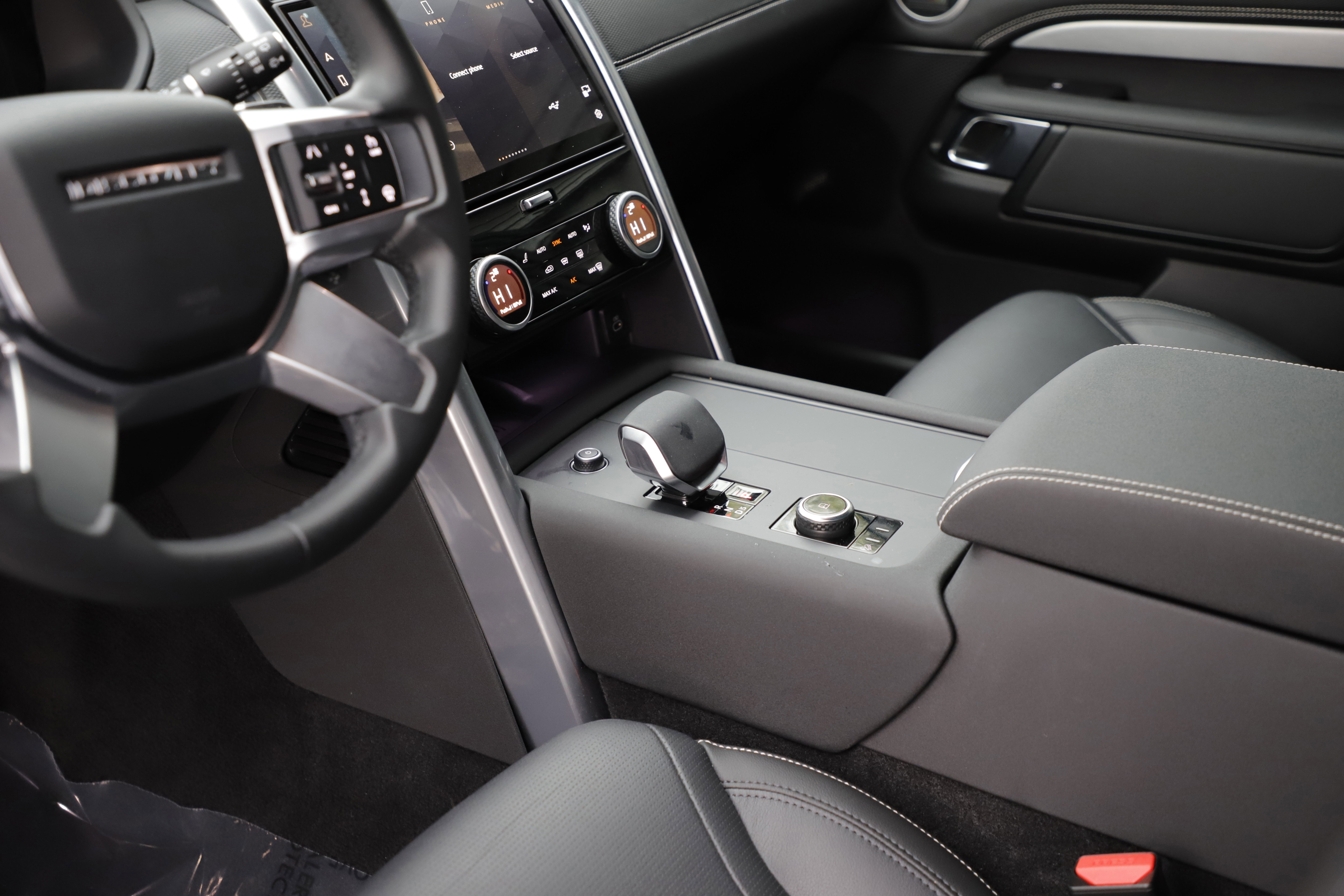 Certified 2025 Land Rover Discovery Dynamic SE image 22