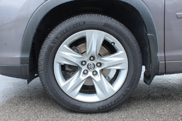Used 2017 Toyota Highlander Limited AWD/4WD image 35
