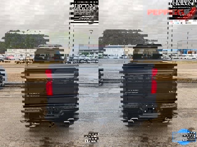 Used 2024 Chevrolet Silverado 1500 LT Trail Boss w/ Convenience Package II image 5