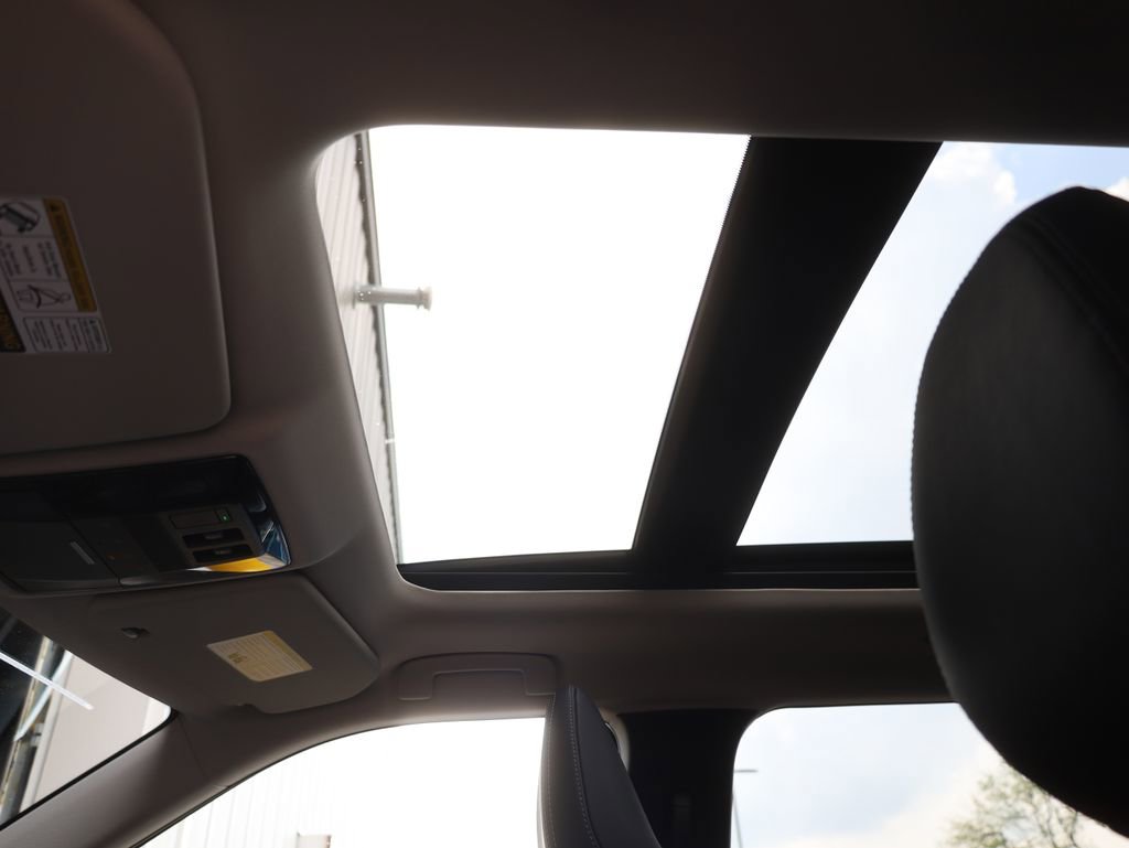 New 2025 Mitsubishi Outlander SE image 41