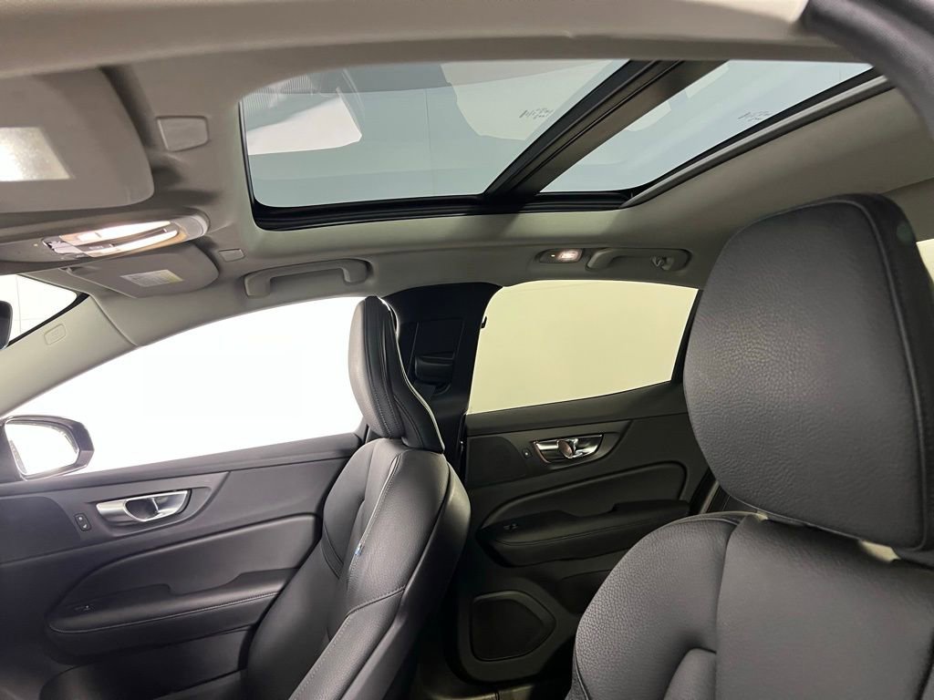 Used 2025 Volvo S60 B5 Plus image 25