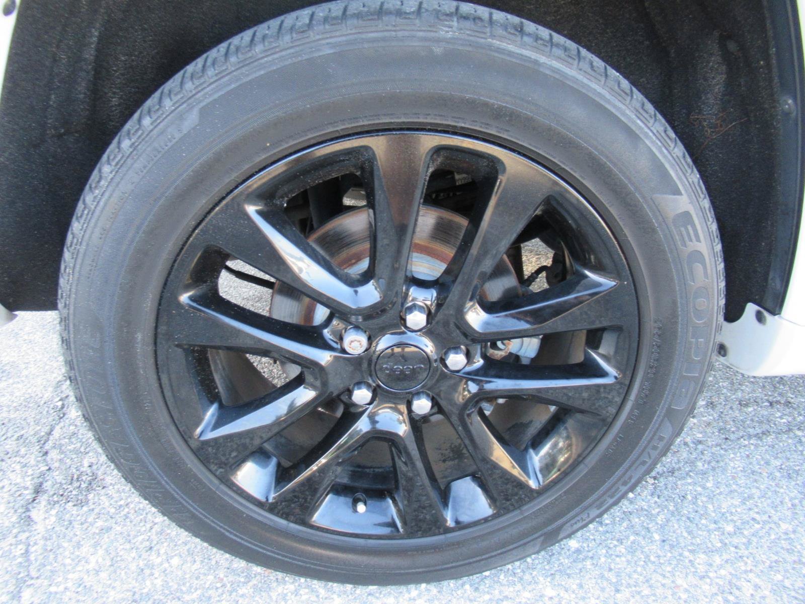 Used 2018 Jeep Grand Cherokee Altitude RWD image 8