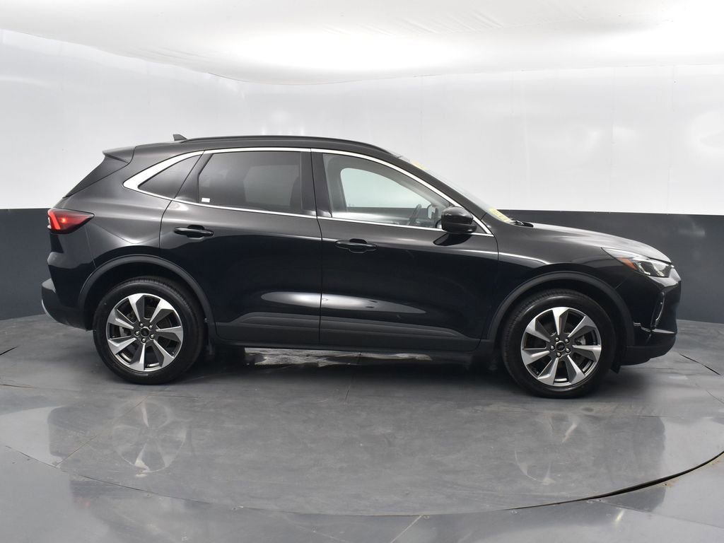 Used 2023 Ford Escape Platinum image 4