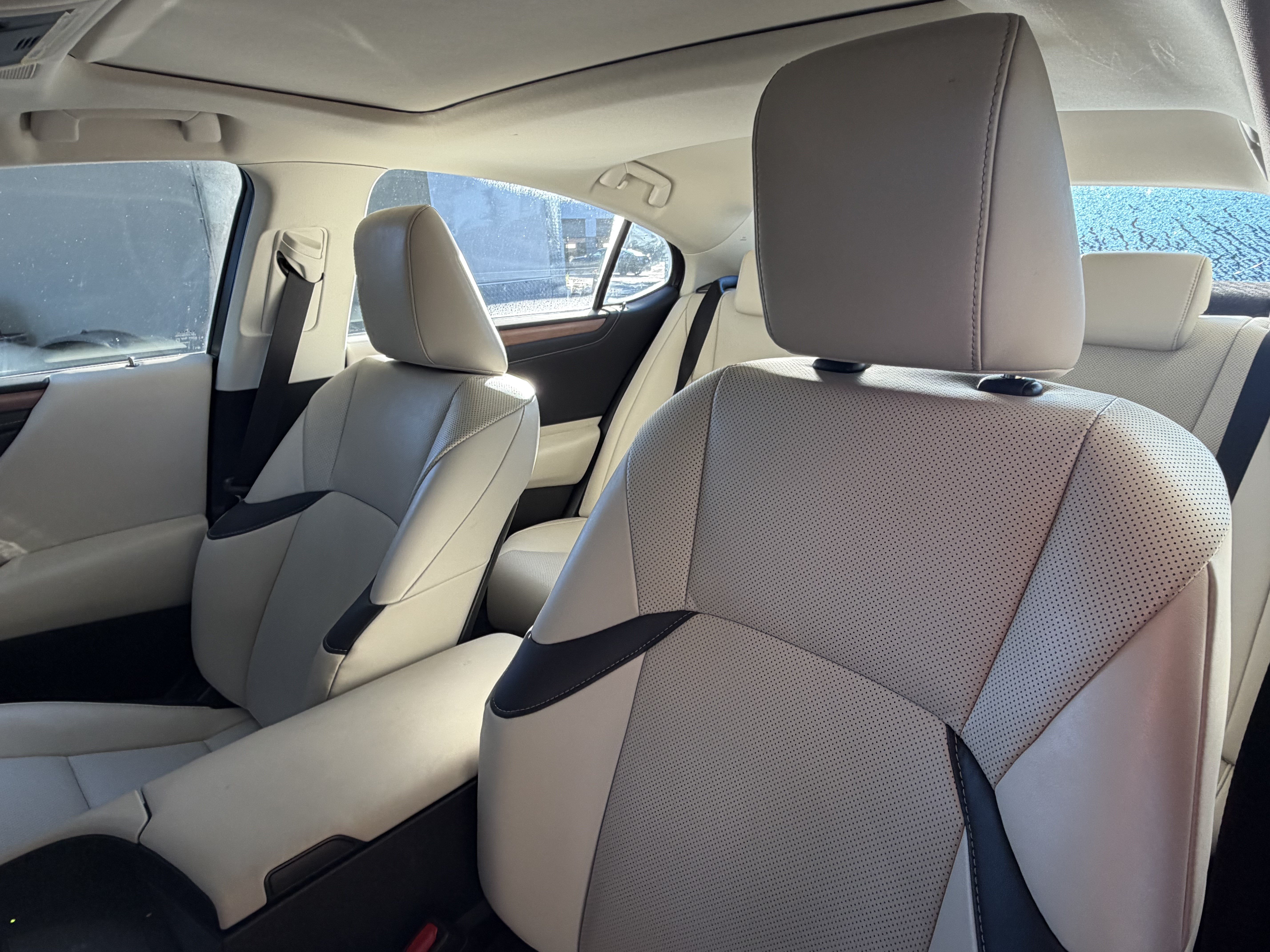 Used 2025 Lexus ES 350 w/ Premium Package FWD image 17