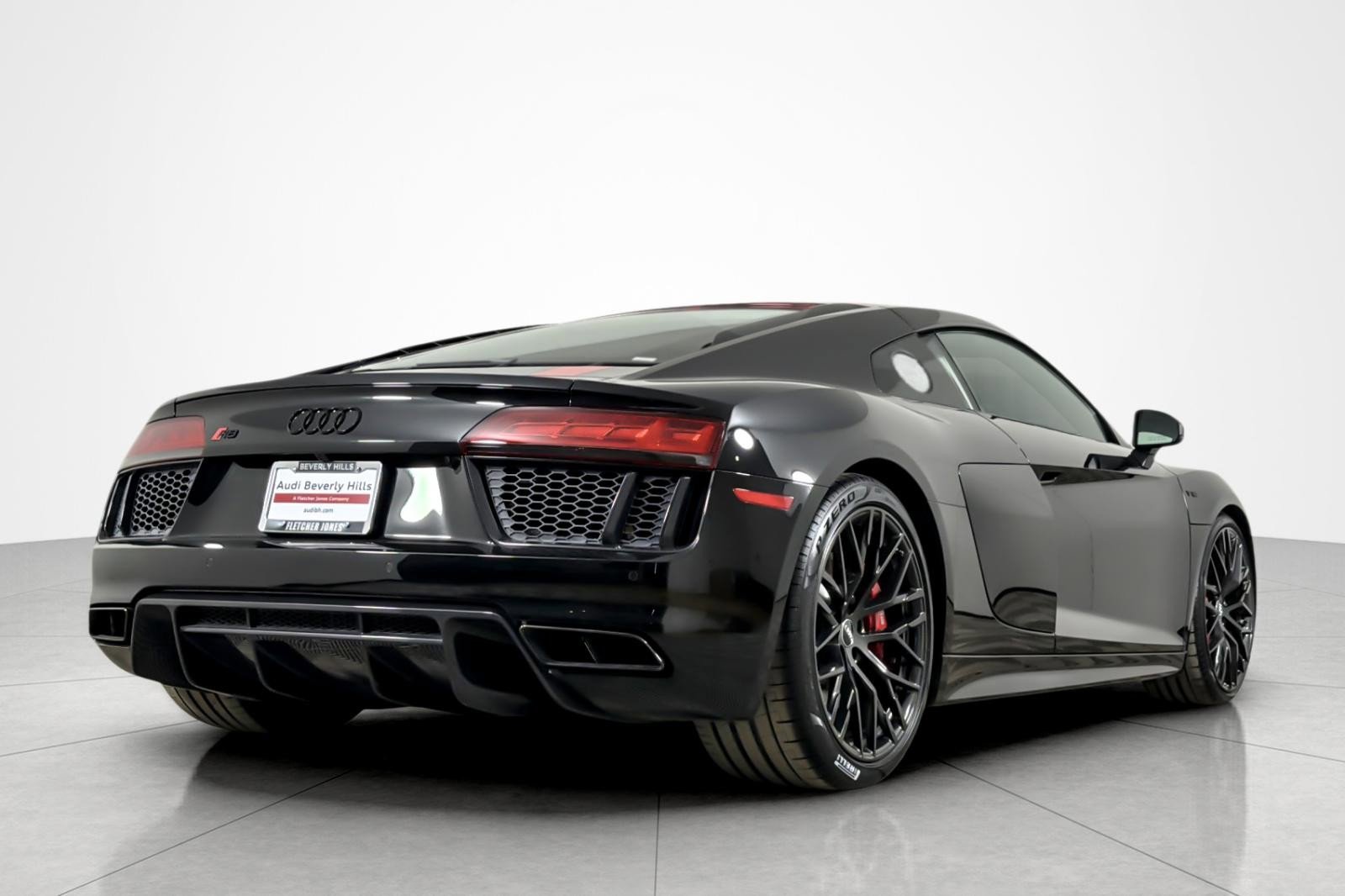 Used 2018 Audi R8 V10 w/ Premium Package RWD image 5