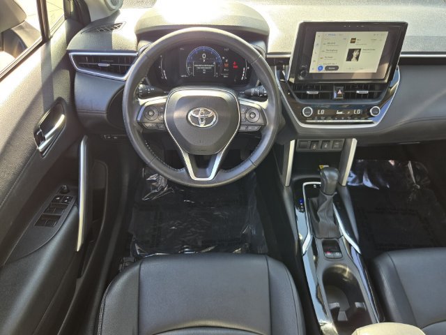 Used 2023 Toyota Corolla Cross XLE w/ Convenience Package FWD image 12