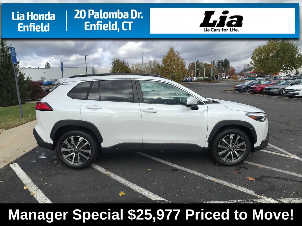 Used 2022 Toyota Corolla Cross XLE image 14