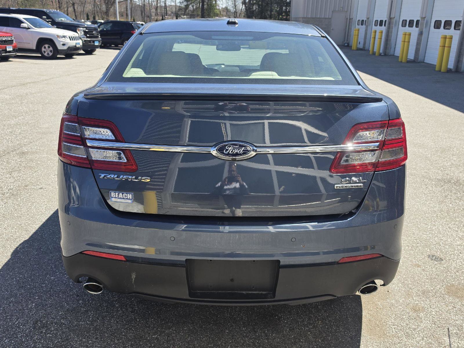 Used 2018 Ford Taurus SEL w/ Equipment Group 201A image 4