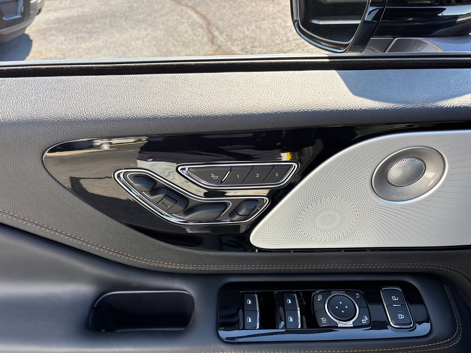 New 2025 Lincoln Aviator Black Label image 12