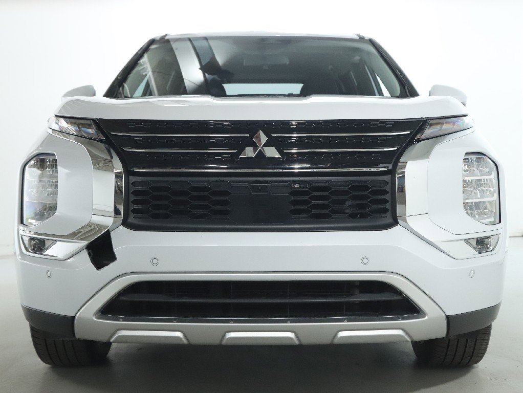 Used 2024 Mitsubishi Outlander SE image 6
