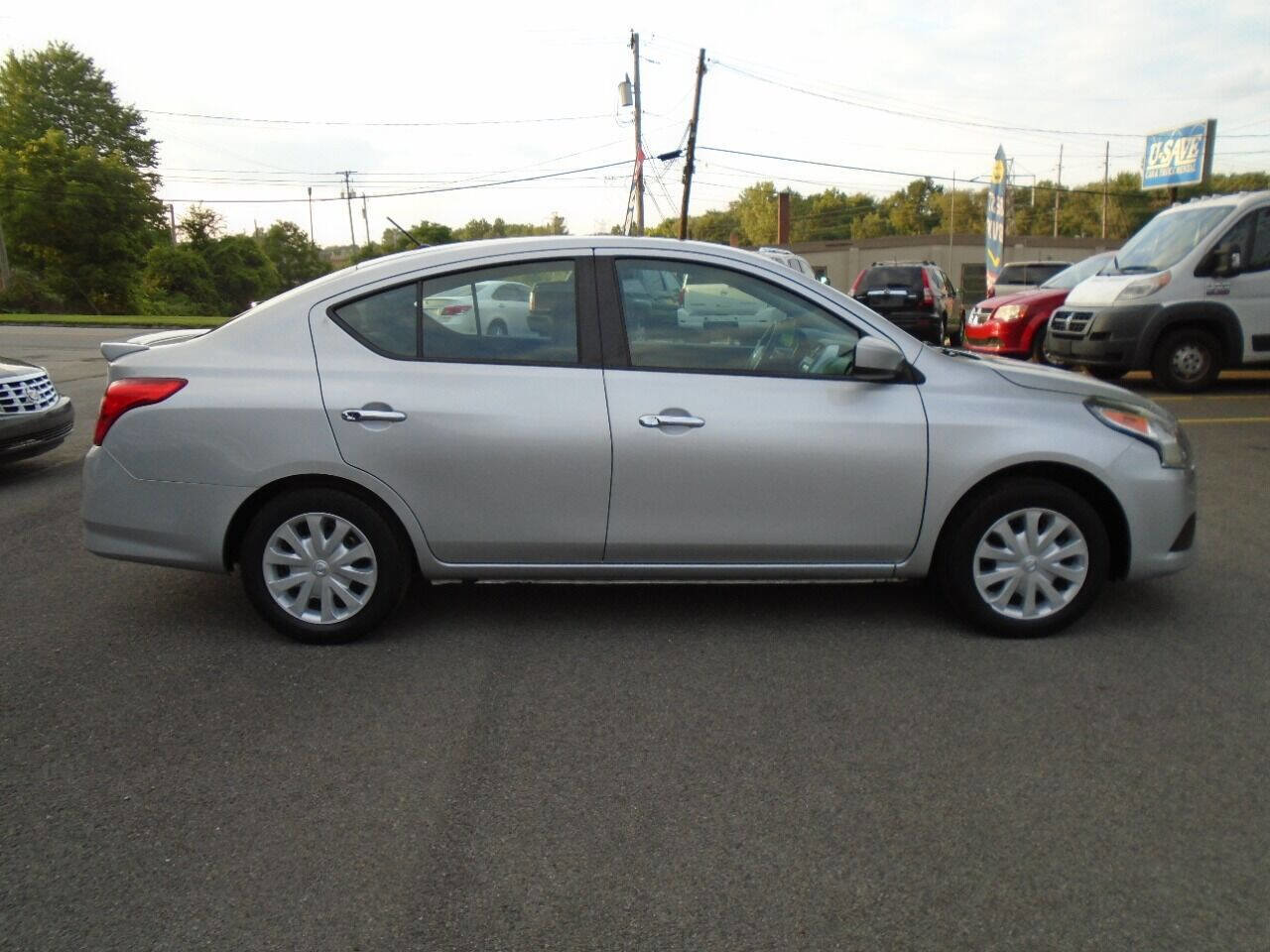 Used 2019 Nissan Versa SV image 4
