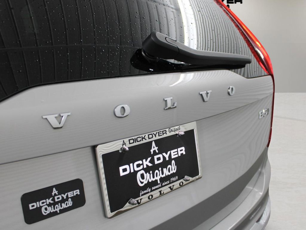 Certified 2025 Volvo XC90 B5 Core image 42