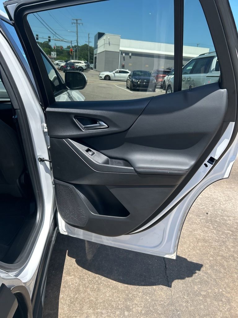 Used 2026 Chevrolet Equinox LT AWD/4WD image 19