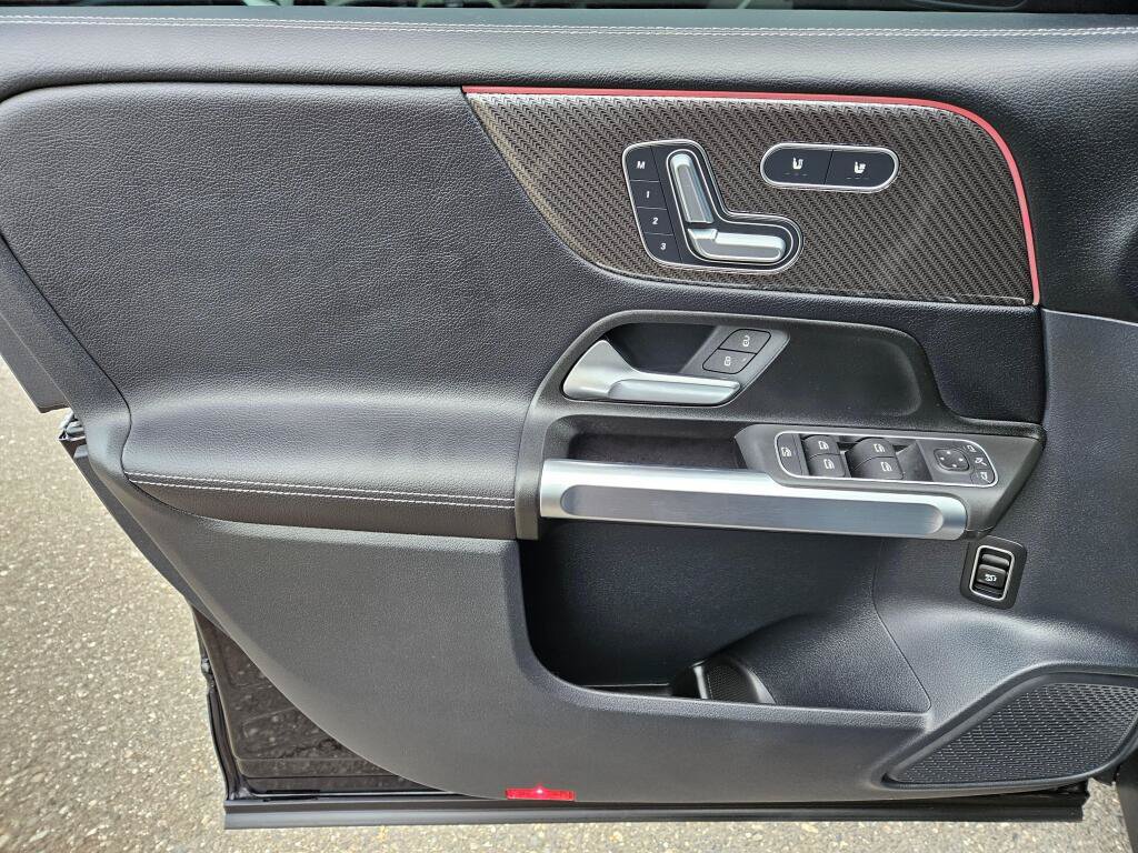 Used 2022 Mercedes-Benz GLB 35 AMG 4MATIC image 19