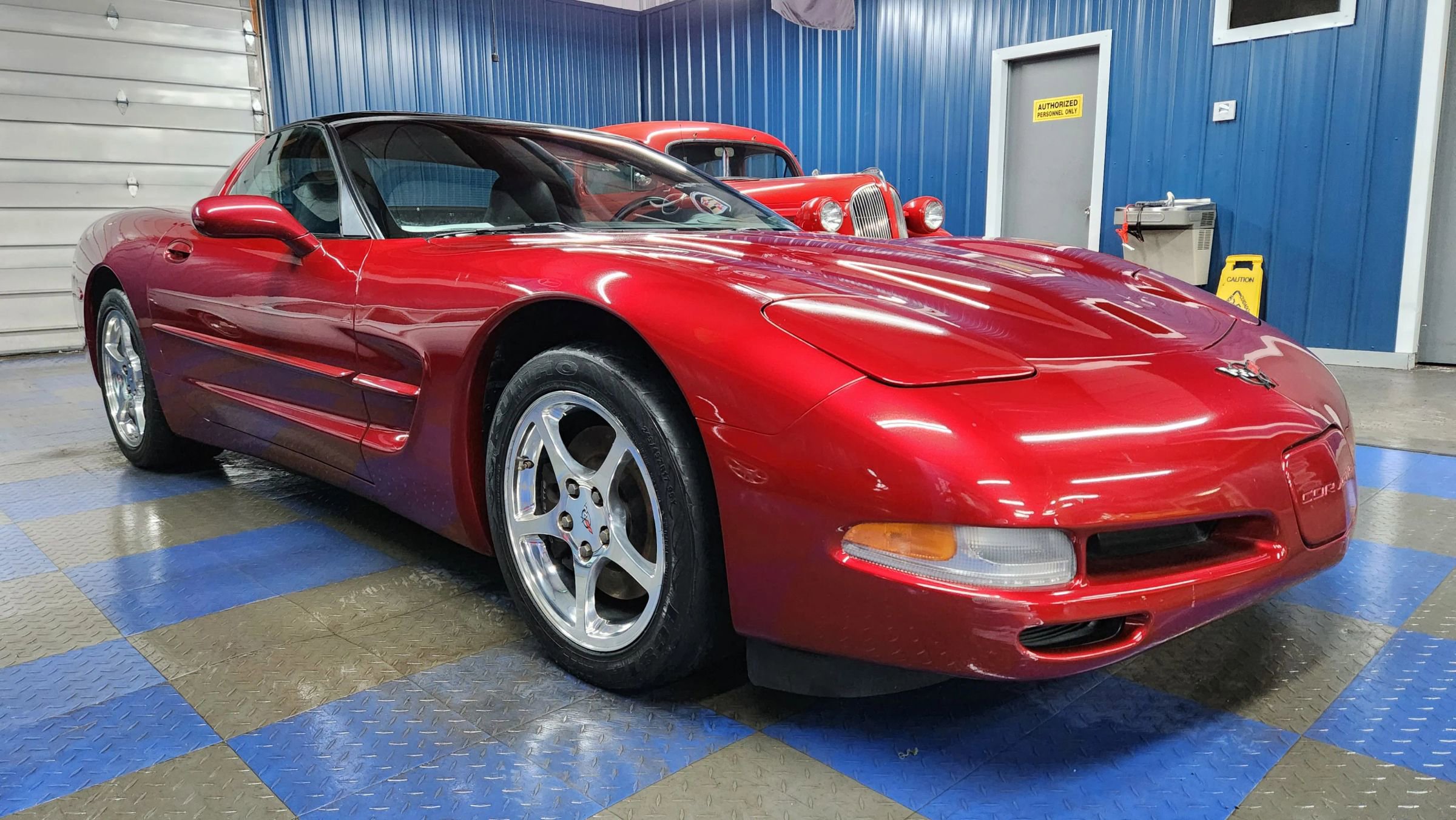 Used 2000 Chevrolet Corvette Coupe w/ Performance Handling Pkg image 2