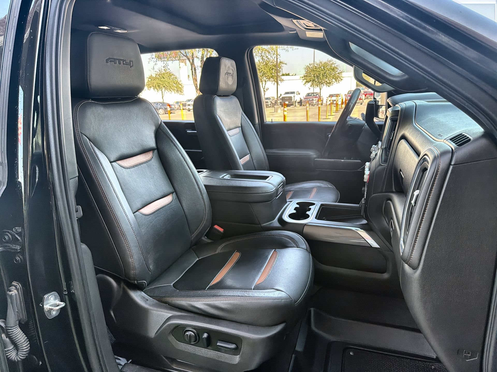 Used 2022 GMC Sierra 2500 AT4 w/ AT4 Premium Plus Package AWD/4WD image 24
