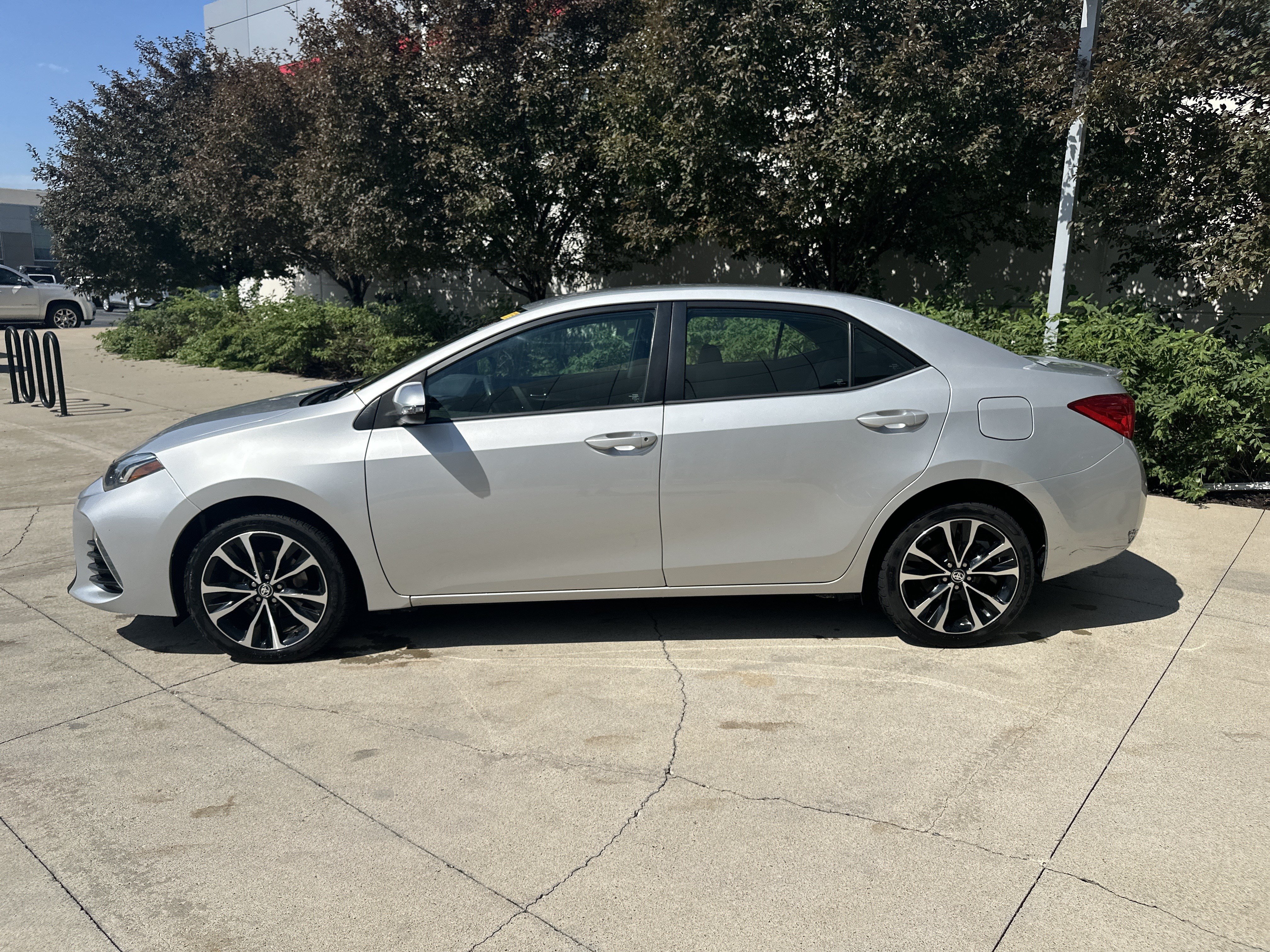 Used 2017 Toyota Corolla SE w/ Carpet Mat Package (TMS) FWD image 8