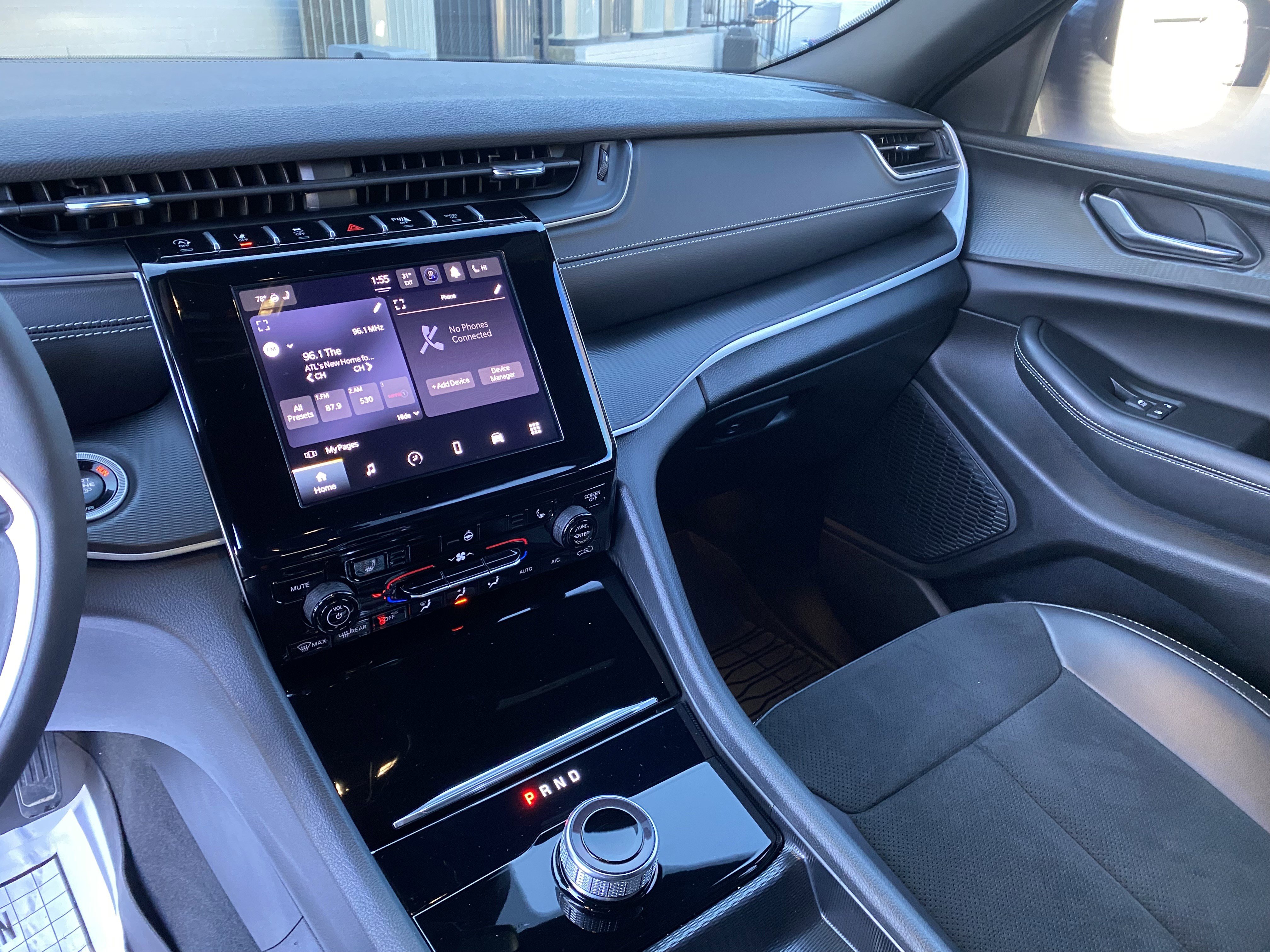 Used 2025 Jeep Grand Cherokee Altitude image 24