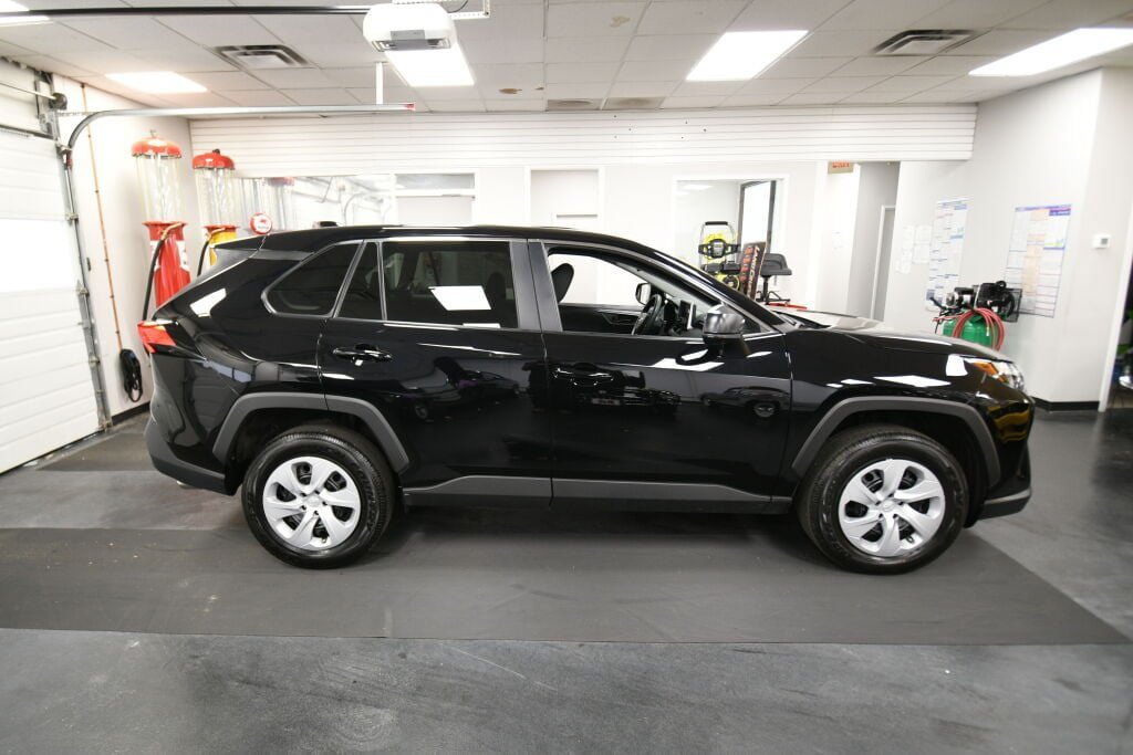 Certified 2025 Toyota RAV4 LE AWD/4WD image 8