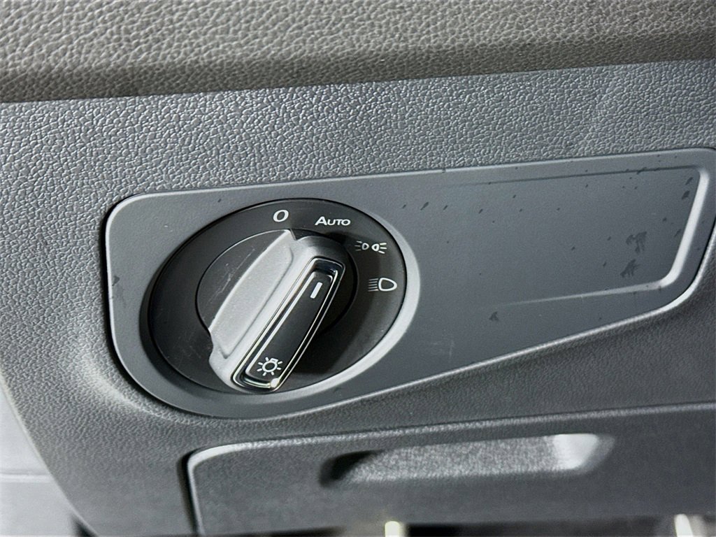 Used 2024 Volkswagen Tiguan SE R-Line image 11