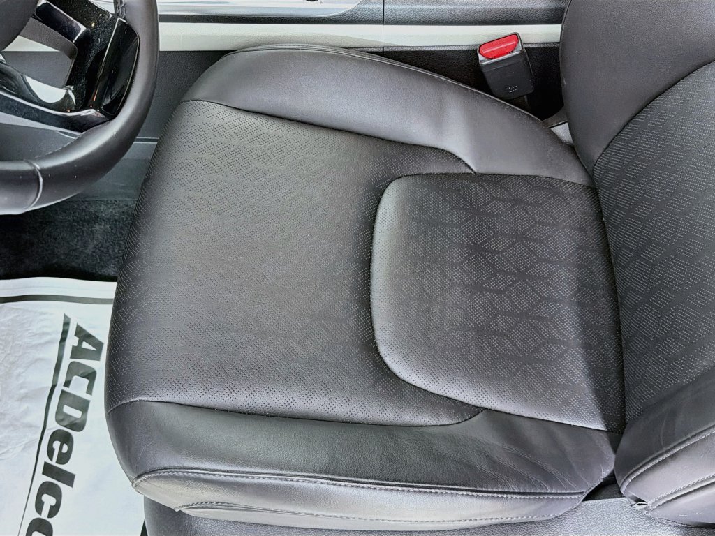 Certified 2024 Kia Carnival EX FWD image 19