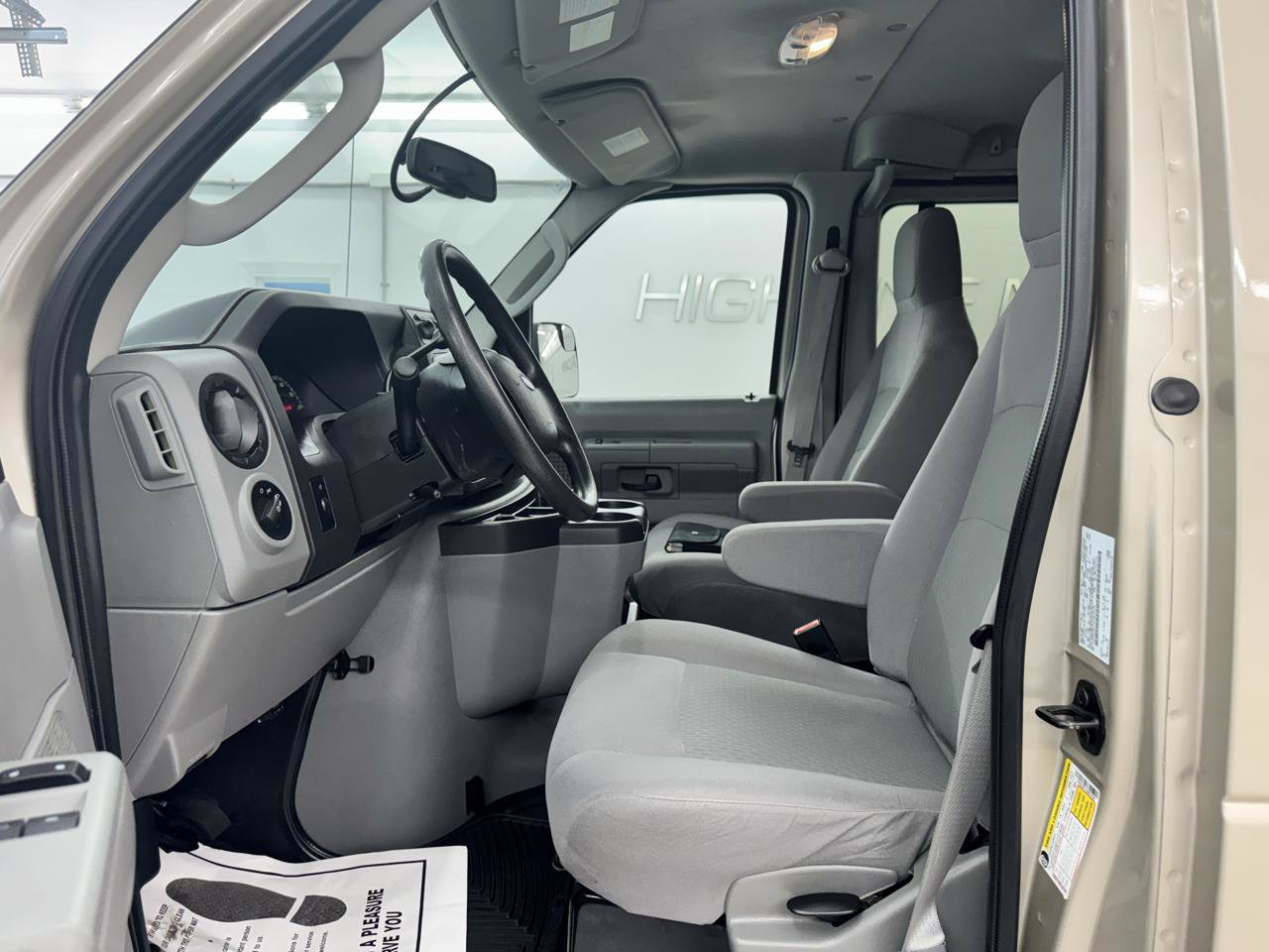 Used 2012 Ford E-350 and Econoline 350 XLT RWD image 8